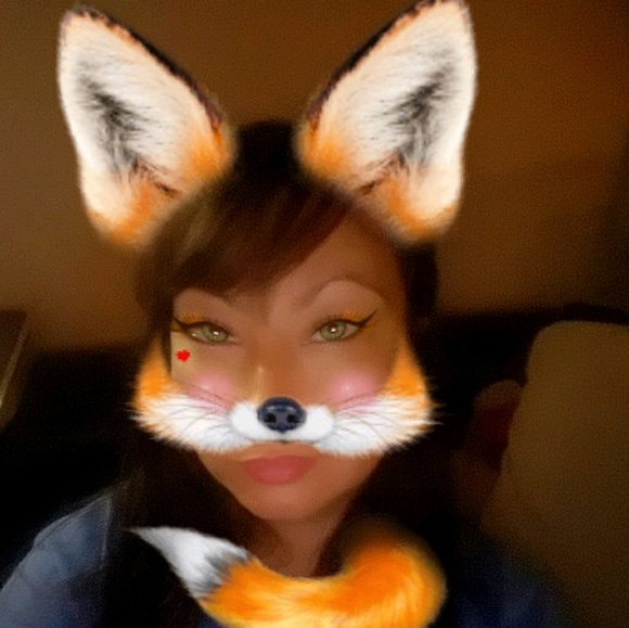 Meet your Posher, Carol - Picture 1 of 1